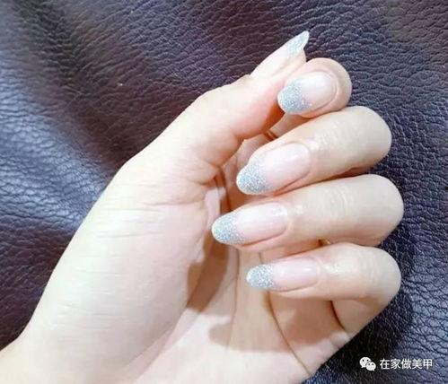 美甲热门话题文案简短